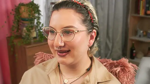 Ximenna Cruz online show from 04-04-26, 07:00