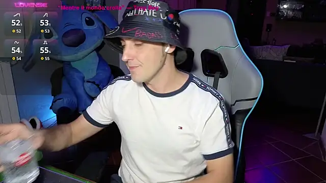 Snapshot of Gil_gamesh90 chatting on 09-12-25, 07:03 Gil gamesh90 online show from 09-12-25, 07:03