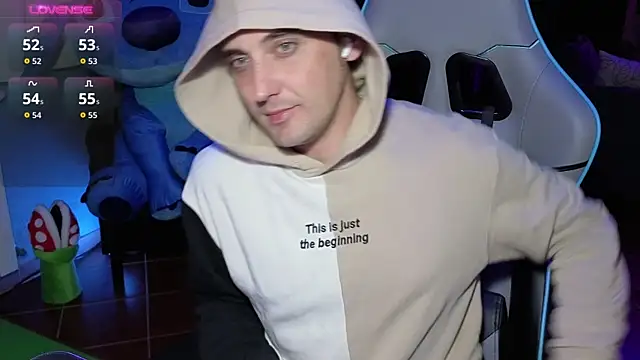 Snapshot of Gil_gamesh90 chatting on 10-13-25, 07:47 Gil gamesh90 online show from 10-13-25, 07:47