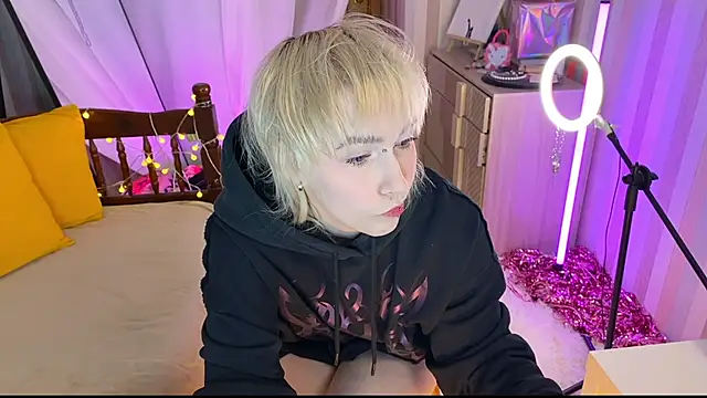 EmmyAmbros online show from 02-18-26, 08:05