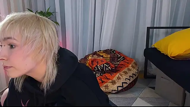 Snapshot of EmmyAmbros chatting on 06-03-26, 09:42 EmmyAmbros online show from 06-03-26, 09:42
