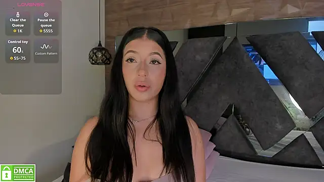 Venus velez  online show from 07-13-26, 12:30
