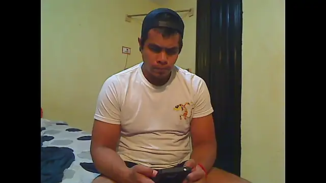 Snapshot of lozter345 chatting on 10-17-25, 07:44 lozter345 online show from 10-17-25, 07:44