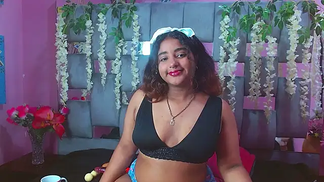 Snapshot of Sofia_Hernandez_ chatting on 12-07-24, 12:35 Sofia Hernandez online show from 12-07-24, 12:35