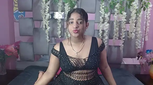 Snapshot of Sofia_Hernandez_ chatting on 12-14-24, 07:14 Sofia Hernandez online show from 12-14-24, 07:14