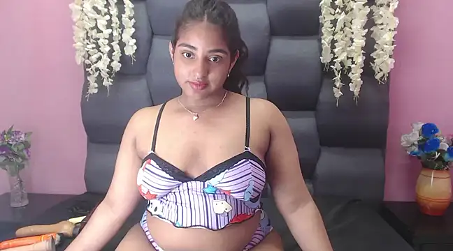 Snapshot of Sofia_Hernandez_ chatting on 02-01-25, 05:39 Sofia Hernandez online show from 02-01-25, 05:39