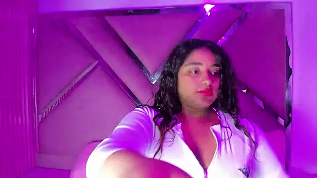 Snapshot of Sofia_Hernandez_ chatting on 10-25-25, 03:25 Sofia Hernandez online show from 10-25-25, 03:25