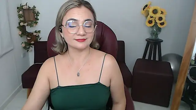 Snapshot of ana_milf chatting on 05-18-26, 01:39 ana milf online show from 05-18-26, 01:39