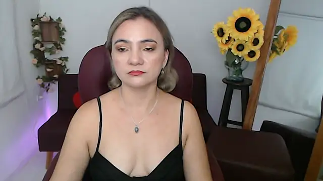 Snapshot of ana_milf chatting on 06-11-26, 02:37 ana milf online show from 06-11-26, 02:37