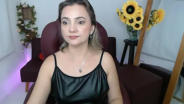 Snapshot of ana_milf chatting on 07-09-26, 01:15 ana milf online show from 07-09-26, 01:15