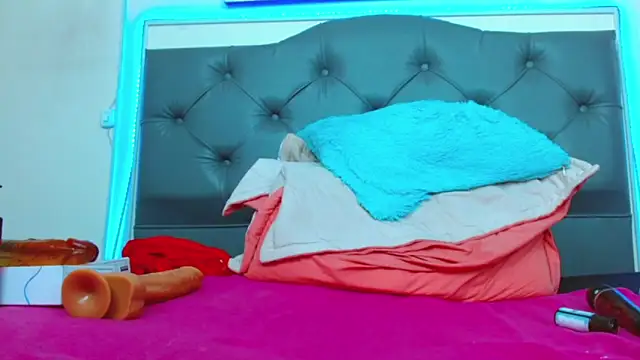 mia xx1 online show from 12-21-24, 09:44