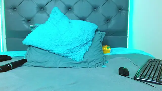 mia xx1 online show from 02-24-25, 07:55