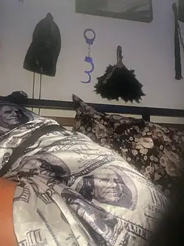 Snapshot of CUMQUEEN-XXX69 chatting on 11-17-25, 11:10 CUMQUEEN-XXX69 online show from 11-17-25, 11:10