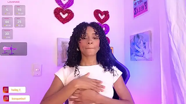 Snapshot of Heily_Fox chatting on 02-13-25, 07:03 Heily Fox online show from 02-13-25, 07:03