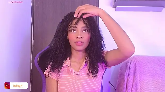 Snapshot of Heily_Fox chatting on 02-25-25, 06:36 Heily Fox online show from 02-25-25, 06:36