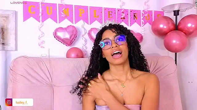 Snapshot of Heily_Fox chatting on 03-05-25, 07:38 Heily Fox online show from 03-05-25, 07:38