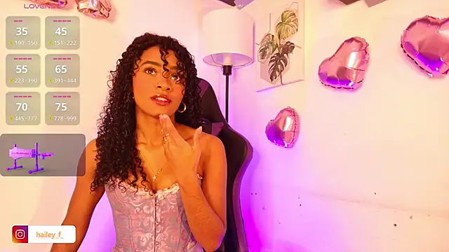 Snapshot of Heily_Fox chatting on 03-08-25, 05:17 Heily Fox online show from 03-08-25, 05:17