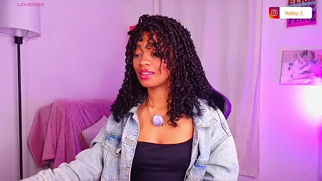 Snapshot of Heily_Fox chatting on 03-22-25, 06:43 Heily Fox online show from 03-22-25, 06:43