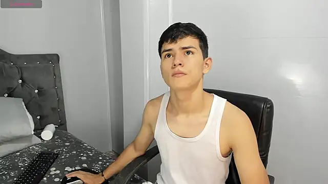 Snapshot of Jacobb_Lee chatting on 12-15-24, 06:26 Jacobb Lee online show from 12-15-24, 06:26