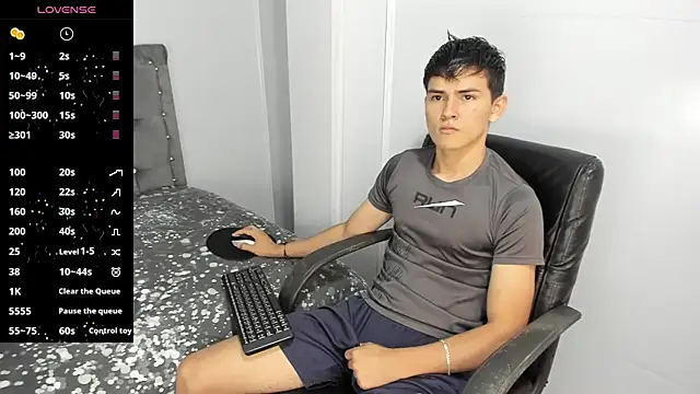 Snapshot of Jacobb_Lee chatting on 12-21-24, 06:02 Jacobb Lee online show from 12-21-24, 06:02