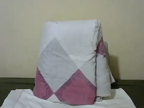 Snapshot of wetberrry chatting on 10-14-25, 05:58 wetberrry online show from 10-14-25, 05:58