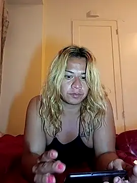 Snapshot of allissonw13 chatting on 04-23-26, 12:12 allissonw13 online show from 04-23-26, 12:12