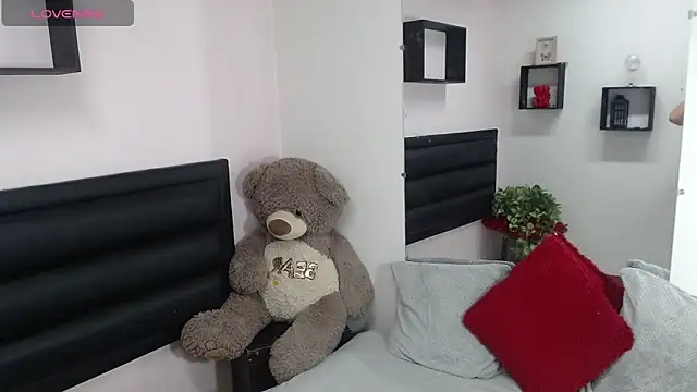 Snapshot of eva_doshi chatting on 03-20-25, 01:24 eva doshi online show from 03-20-25, 01:24