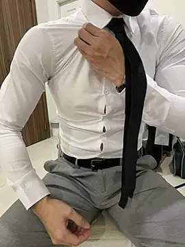 harrylouis1357 online show from 12-12-24, 01:49