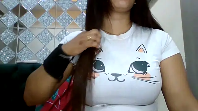 Snapshot of sparkling_queen chatting on 11-12-25, 04:24 sparkling queen online show from 11-12-25, 04:24