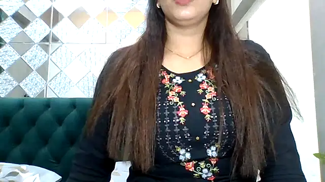 Snapshot of sparkling_queen chatting on 11-23-25, 01:22 sparkling queen online show from 11-23-25, 01:22