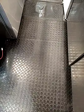 A man in public online show from 09-27-25, 02:22