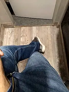 A man in public online show from 11-21-25, 09:02