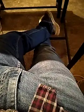 A man in public online show from 02-25-26, 11:42