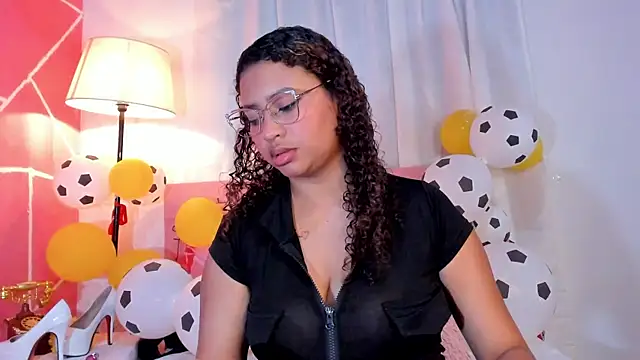 Snapshot of JessyZoe chatting on 06-15-26, 05:59 JessyZoe online show from 06-15-26, 05:59