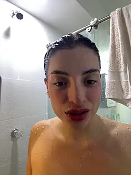 Snapshot of dakota_le chatting on 05-15-26, 01:01 dakota le online show from 05-15-26, 01:01