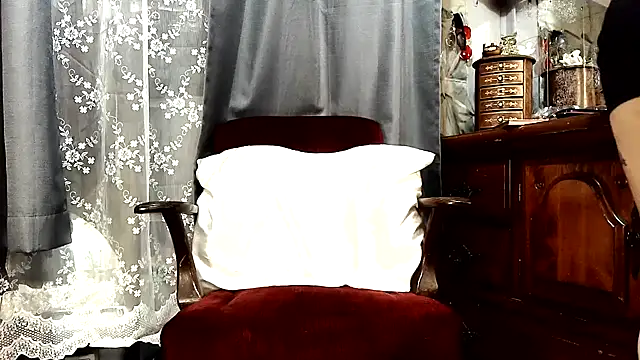 Genevieve143 online show from 04-07-26, 10:15