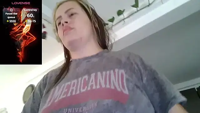 Snapshot of saramartinez1000 chatting on 12-18-24, 03:44 saramartinez1000 online show from 12-18-24, 03:44