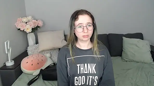 Mini Diva online show from 10-15-25, 08:14