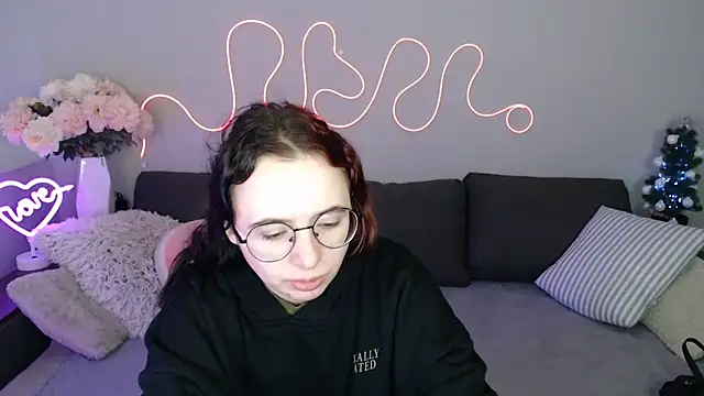 Mini Diva online show from 12-21-25, 09:05