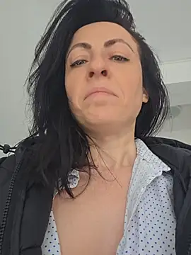 lovewildguy1 online show from 04-11-26, 06:29