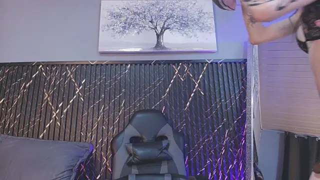 Snapshot of bathory_vamps chatting on 10-15-25, 03:17 bathory vamps online show from 10-15-25, 03:17