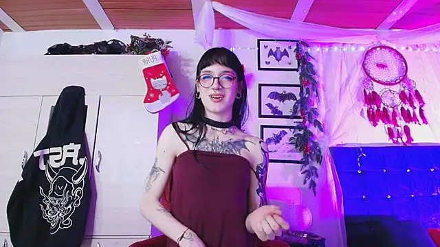 Snapshot of bathory_vamps chatting on 12-15-25, 03:22 bathory vamps online show from 12-15-25, 03:22