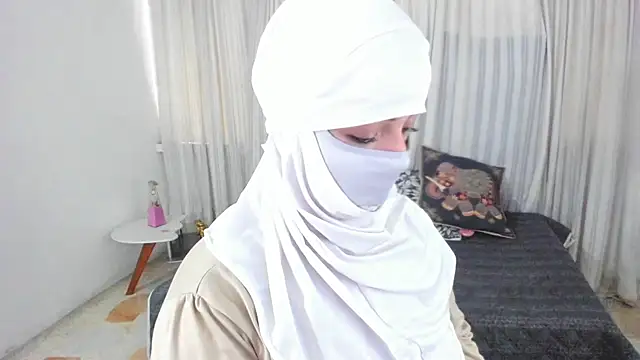 Snapshot of Uzra_hayed chatting on 05-14-26, 02:13 Uzra hayed online show from 05-14-26, 02:13