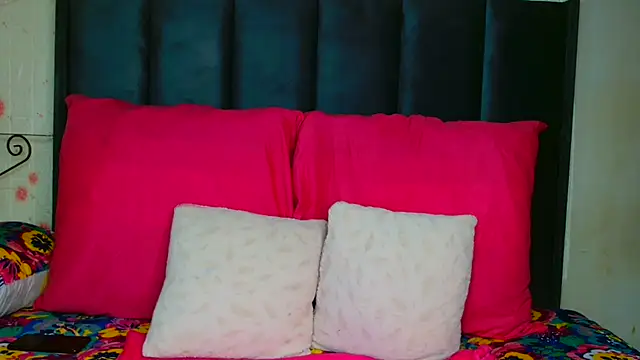 Snapshot of Kiaralane_xx chatting on 03-06-25, 12:19 Kiaralane xx online show from 03-06-25, 12:19