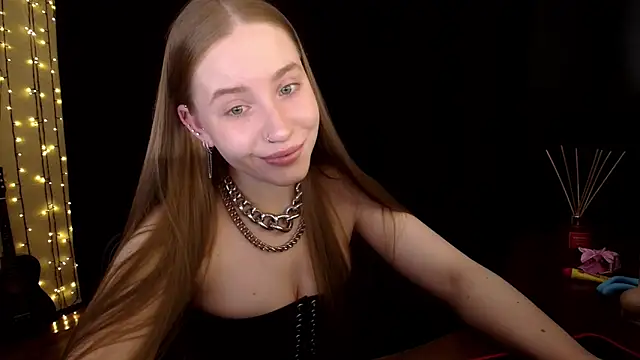 Snapshot of SindiWatsoon chatting on 06-01-26, 11:01 SindiWatsoon online show from 06-01-26, 11:01