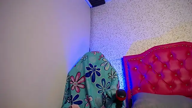 luly pink online show from 03-17-26, 04:06