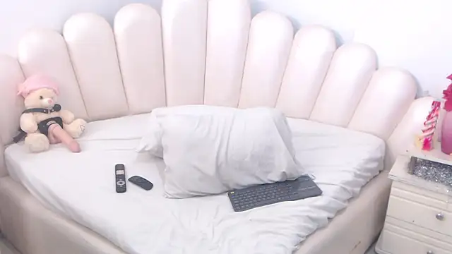 VioletXia  online show from 02-20-26, 05:48