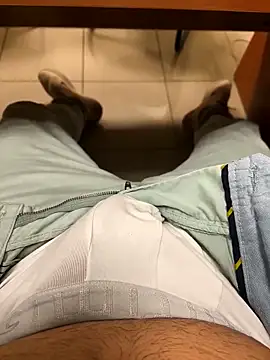 Snapshot of onbifeet chatting on 10-06-25, 05:10 onbifeet online show from 10-06-25, 05:10