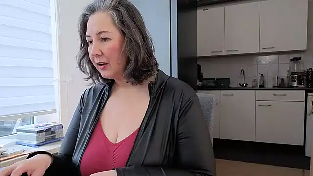 MilfGina online show from 03-12-26, 12:11