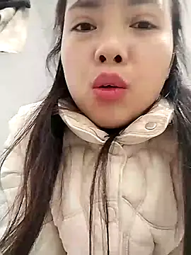 Snapshot of Lady-big91 chatting on 01-08-25, 04:23 Lady-big91 online show from 01-08-25, 04:23